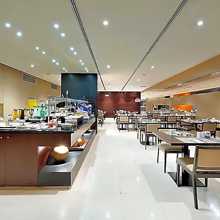 מלון Eurostars Parque 4*