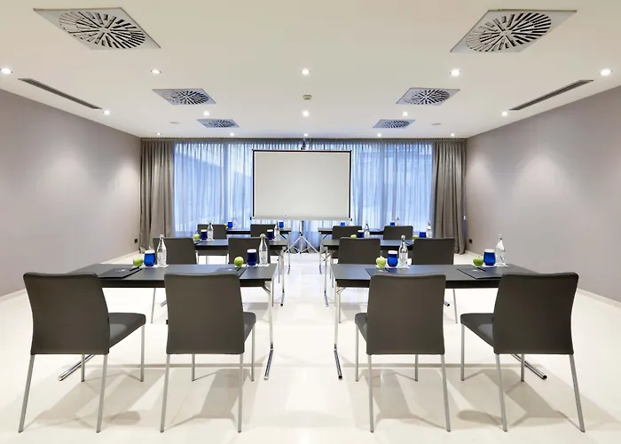 ユーロスターズ リスボア パルケ 4* リスボン